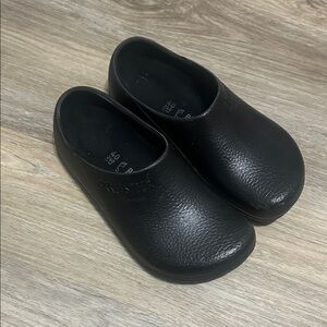 Womens Birkenstock Black Slip-On Clog Shoes - Healthcare Workers Will love!